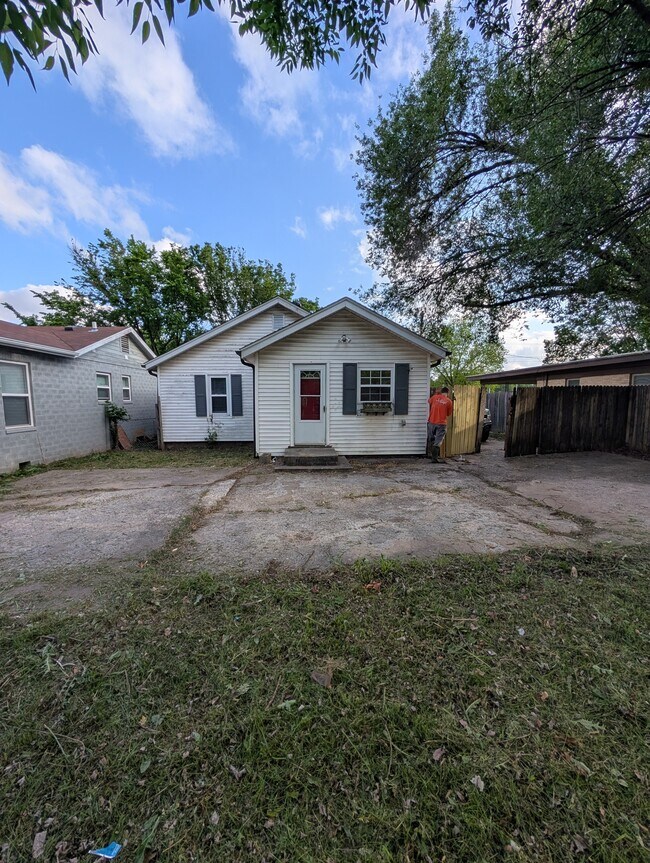 Foto del edificio - 1318 W Huntsville Ave