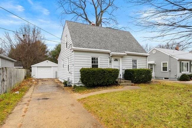 Foto del edificio - 423 Cornell Dr