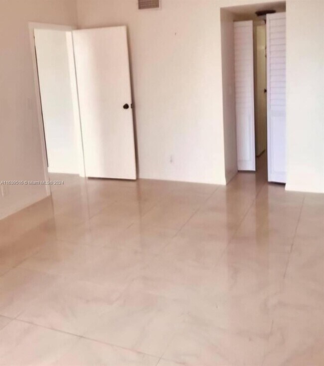 Foto del edificio - 2821 N Miami Beach Blvd