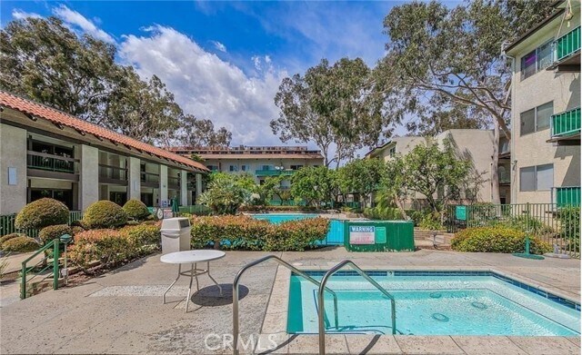 Foto del edificio - 5460 White Oak Ave