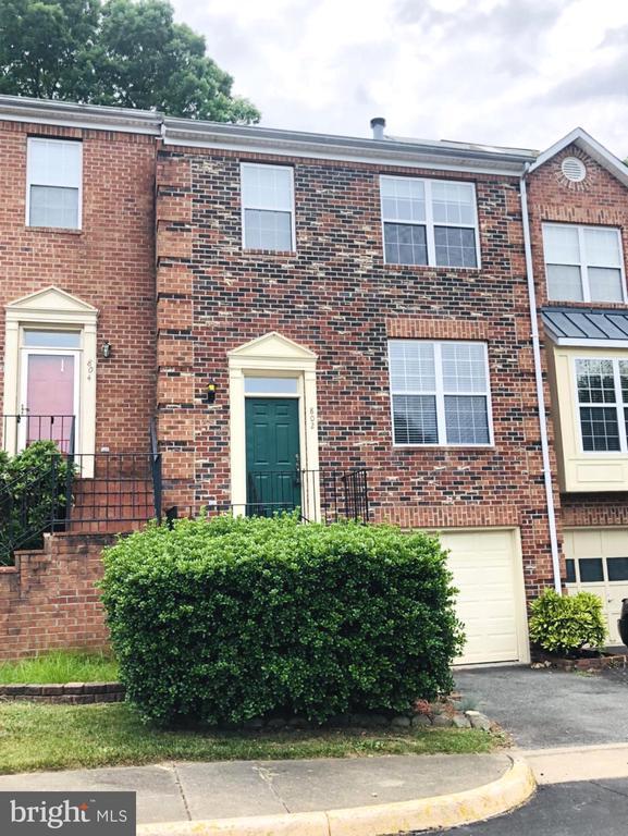 Foto del edificio - 802 Stafford Glen Ct
