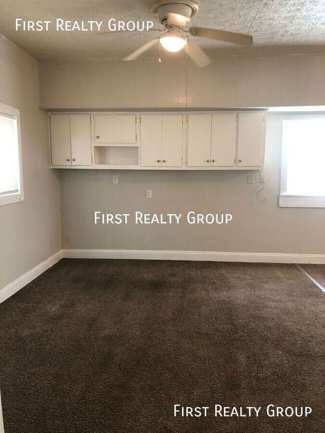 Building Photo - 140 E Market St