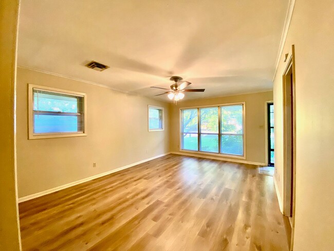 Building Photo - Single Family Home