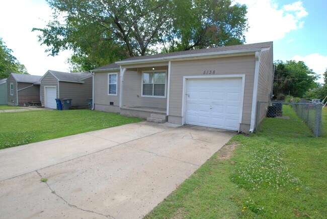 Building Photo - 5138 E Haskell Pl