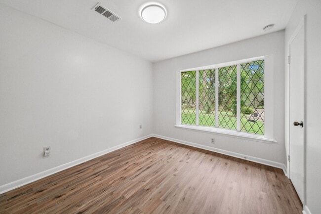Building Photo - 2019 N Thompson St