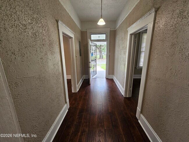 Foto del edificio - 836 W 21st St