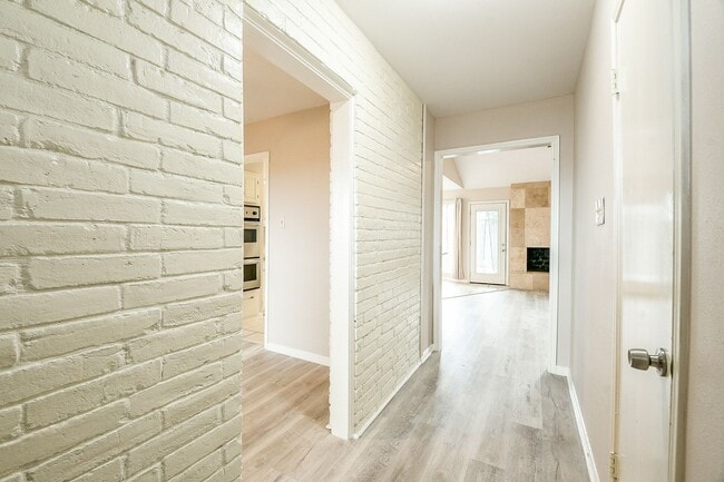 Building Photo - 12939 Westmere Dr