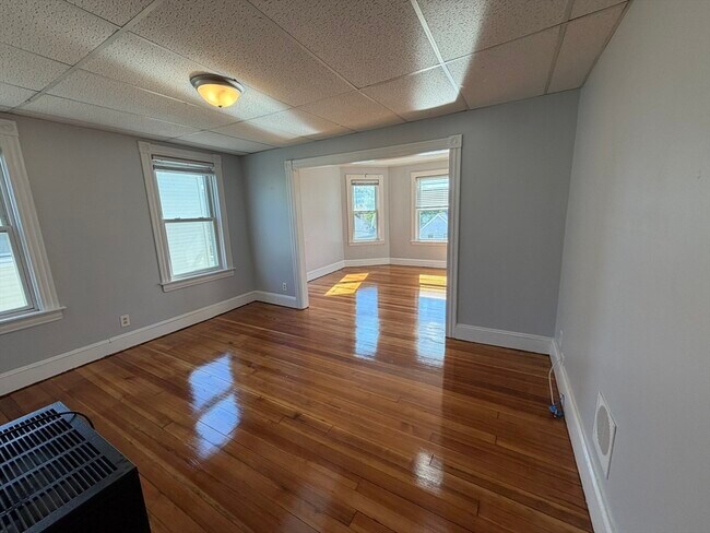Building Photo - 70 Forest St