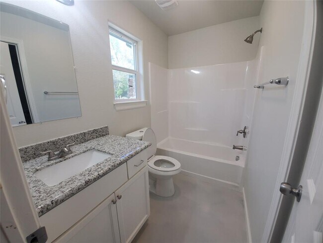 Foto del edificio - 626 Luke St