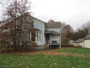Building Photo - 152 S Maple St