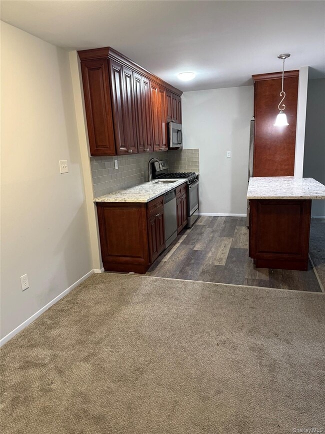 Building Photo - 460 Old Town Rd