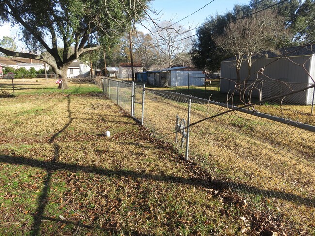 Building Photo - 1519 Tobola St