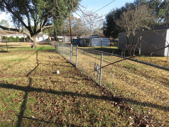 Foto del edificio - 1519 Tobola St