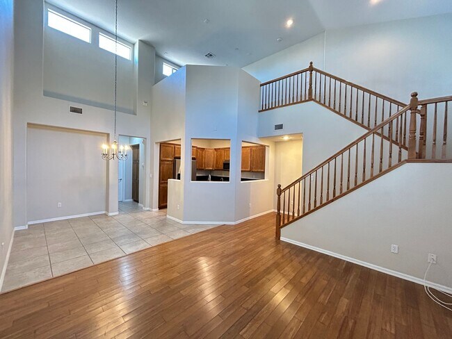 Building Photo - 2-Bedroom 2.5-Bathroom Downtown Summerlin Townhouse!