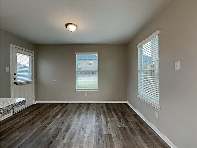 Foto del edificio - 21418 Palma Grove Way