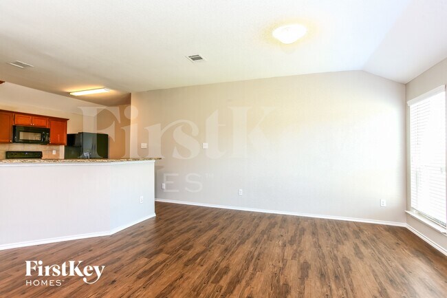 Foto del edificio - 1404 Waco Turner Dr