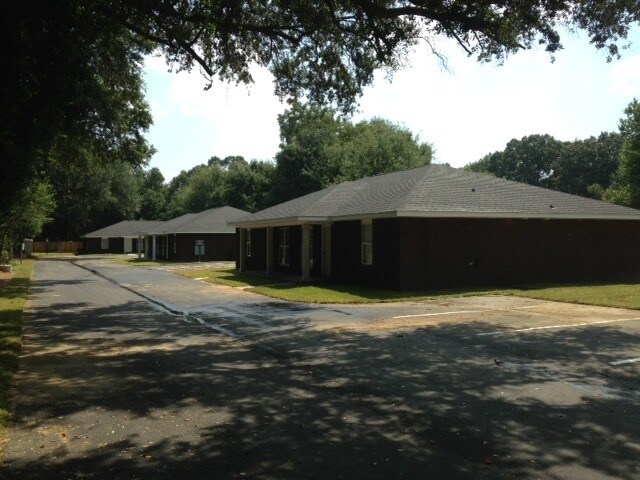 Primary Photo - 8716 Chemstrand Rd