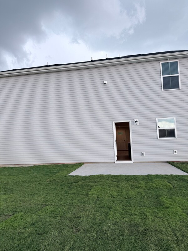 Building Photo - 636 Coopers Ml Dr