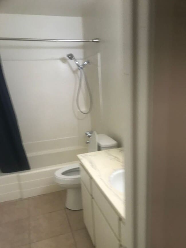 Building Photo - updated 2 bedroom in Hanford waiting for you!