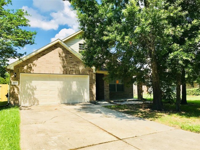 Foto del edificio - 8015 Pinewood Crest Ln