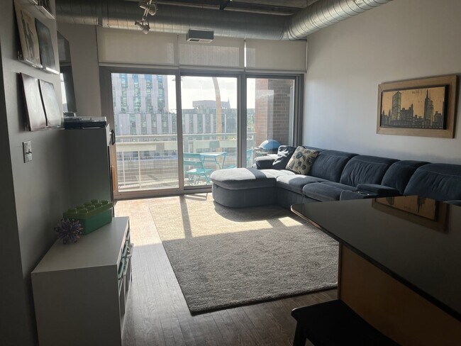 Foto del edificio - 933 W Van Buren St