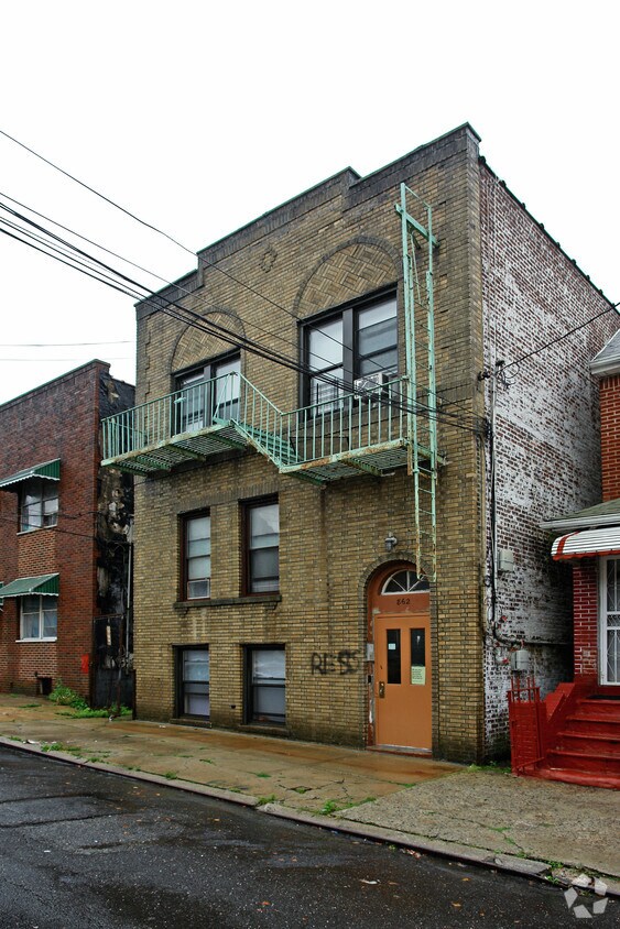 Building Photo - 862 E 215th St