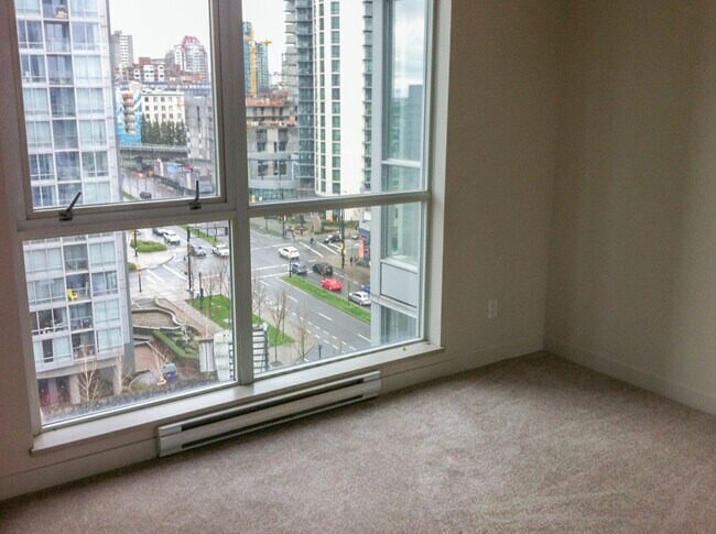 Building Photo - 2903-1408 Strathmore Mews North