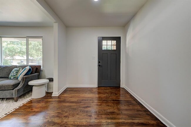 Foto del edificio - 1510 Melrose Dr