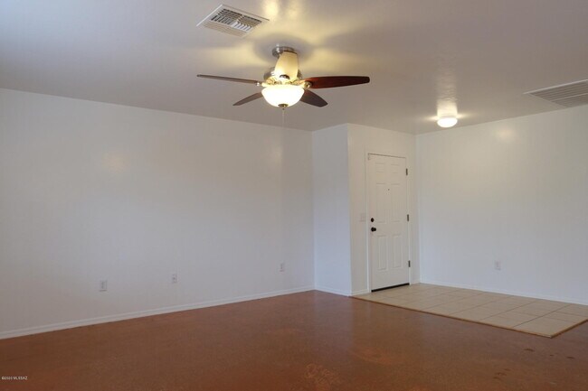 Building Photo - 5042 E Kittentails Dr