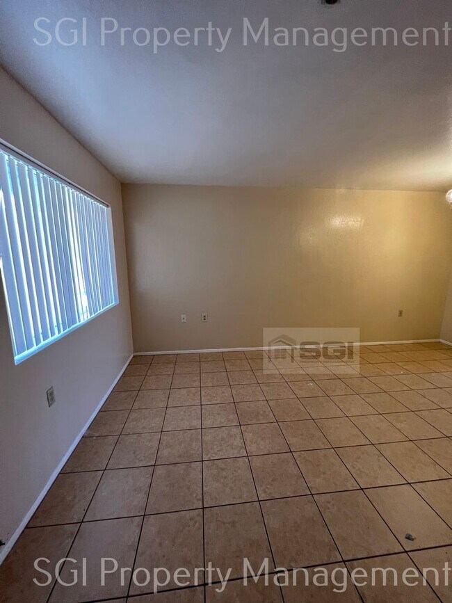 Building Photo - Nice 1 bedroom condo.