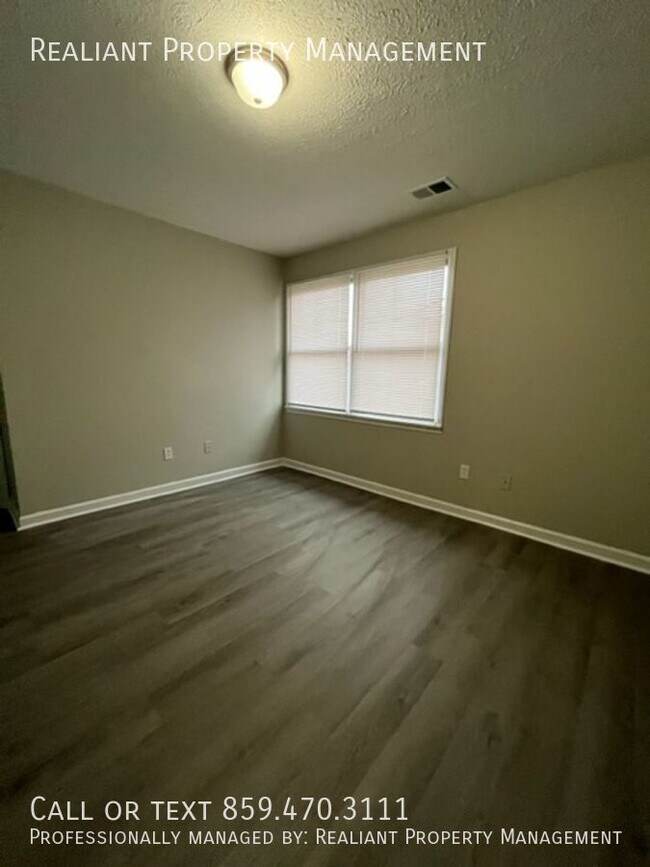 Building Photo - 120 Wichita Dr