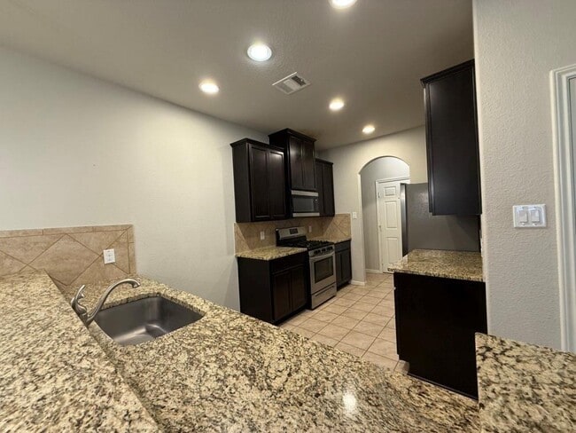 Building Photo - 105 Camelot Pl Ct