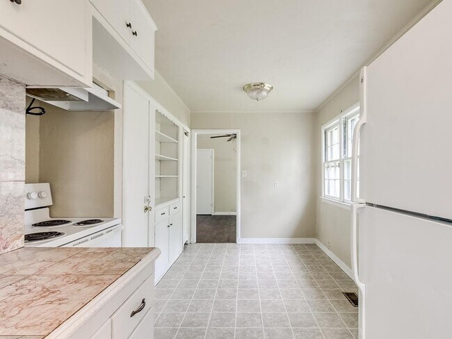 Building Photo - 1614 SW 41st St