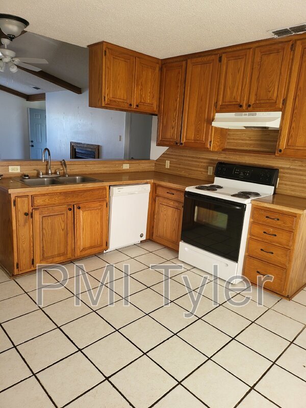 Foto del edificio - 10855 Chickasha Dr