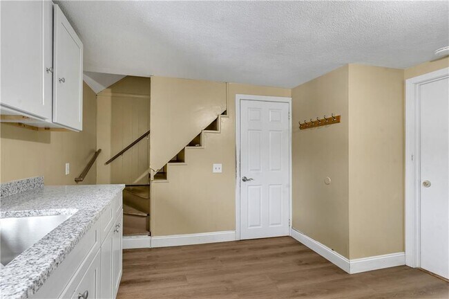 Foto del edificio - 24 Whipple Ave