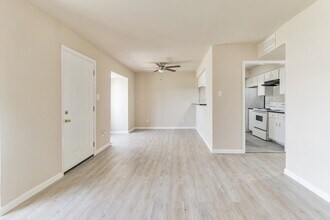 Building Photo - 6815 Beachwood St
