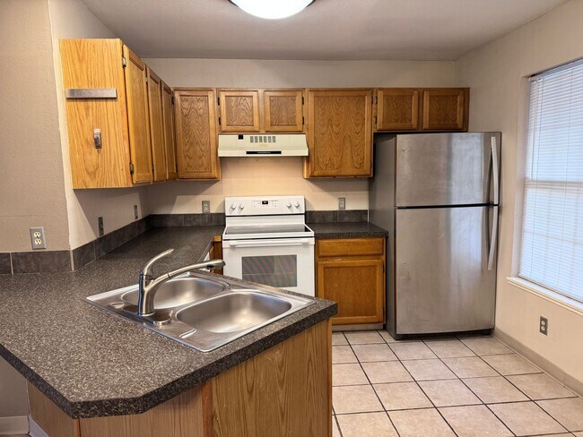 Building Photo - 1 Bedroom with Additional Loft!