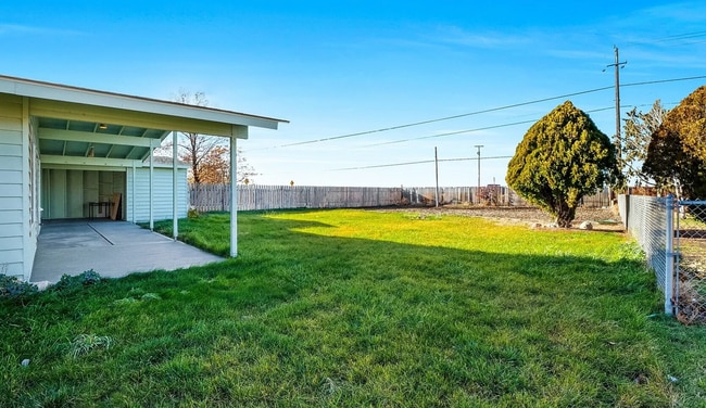 Building Photo - Updated Duplex