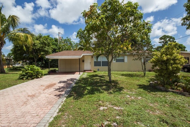 Building Photo - 1141 Park Dr
