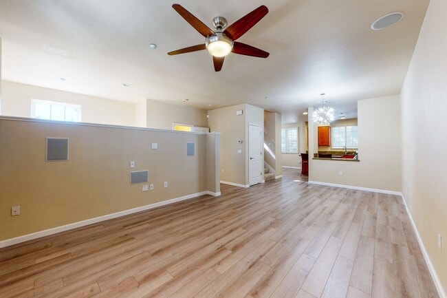 Foto del edificio - Town House Near Downtown Pleasanton  3 Bed...