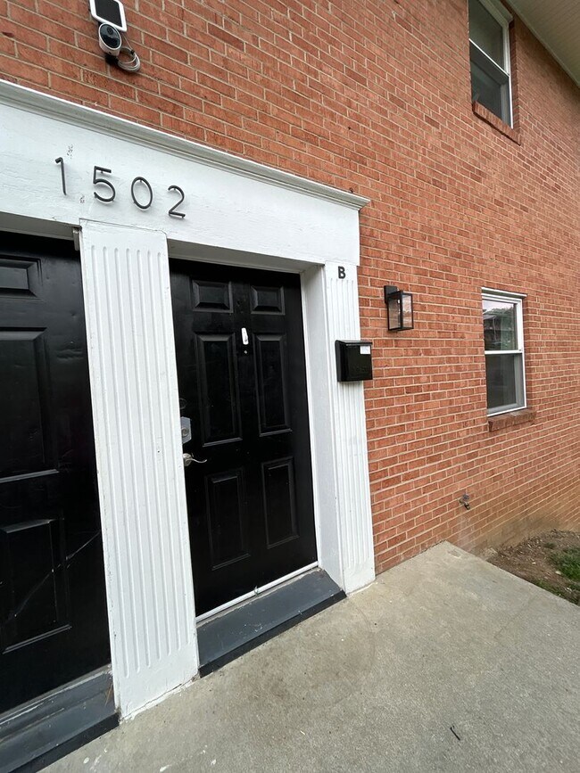 Foto del edificio - 1502 Gilmer Ave NW