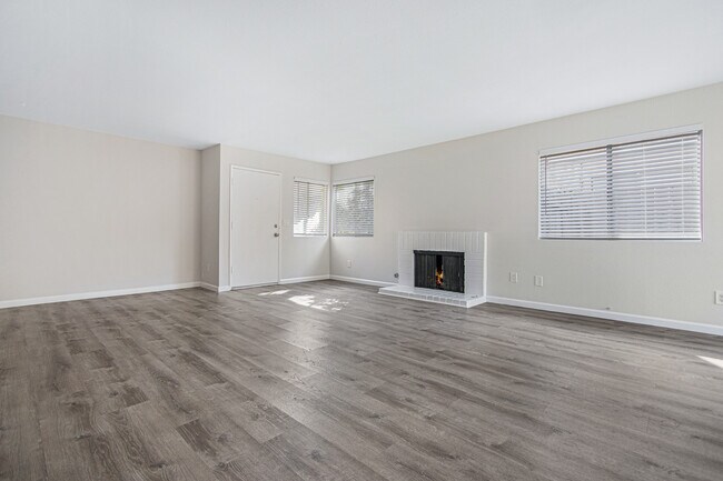 Building Photo - 3005 Jeffrey Dr