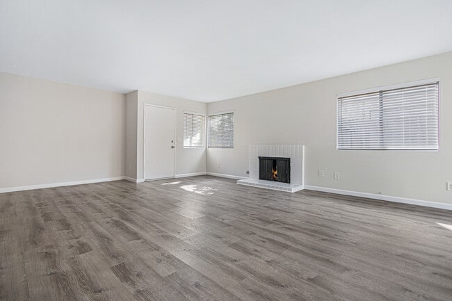 Building Photo - 3005 Jeffrey Dr
