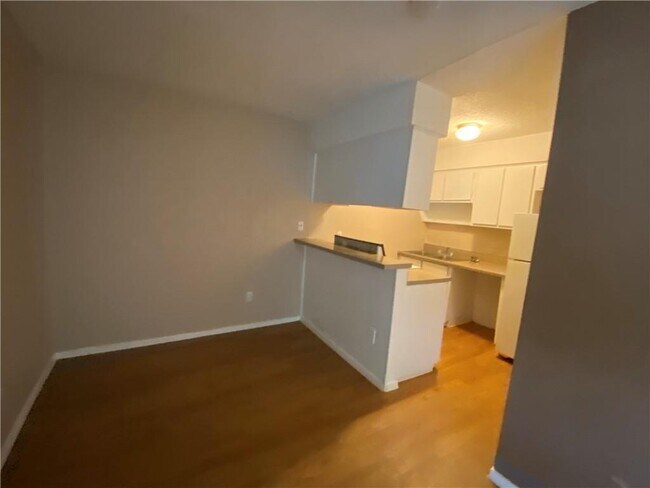 Building Photo - 400 W 34th St