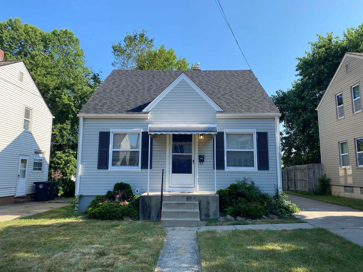 927 Davies Ave Akron, OH 44306 – photo 1