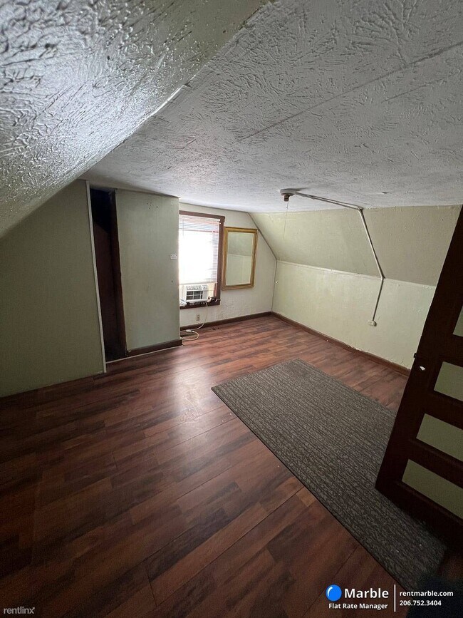 Building Photo - 7 br, 3 bath House - 10624 Grantwood Ave