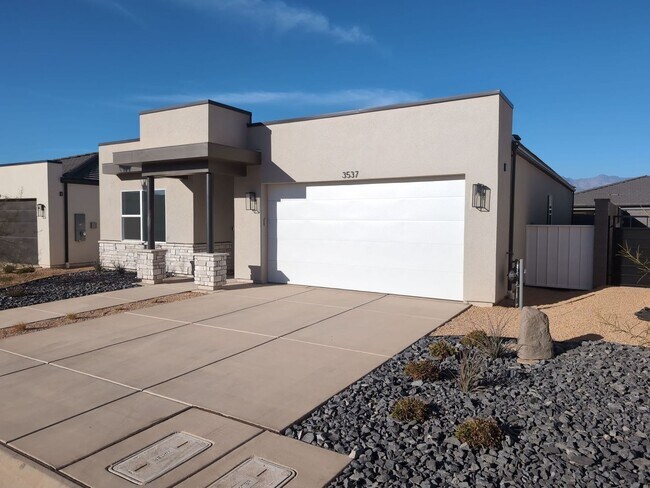 Foto del edificio - Gorgeous 4 Bedroom 2 Bathroom Home