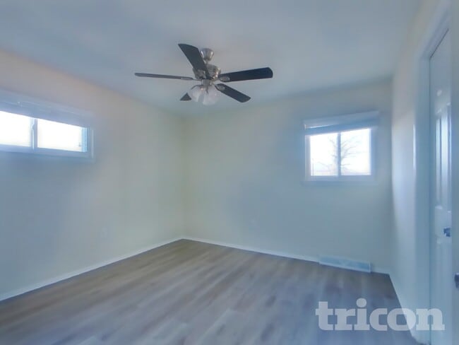 Building Photo - 3109 Lakehurst Ave