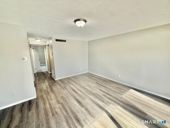 Building Photo - 164 Towne House Rd