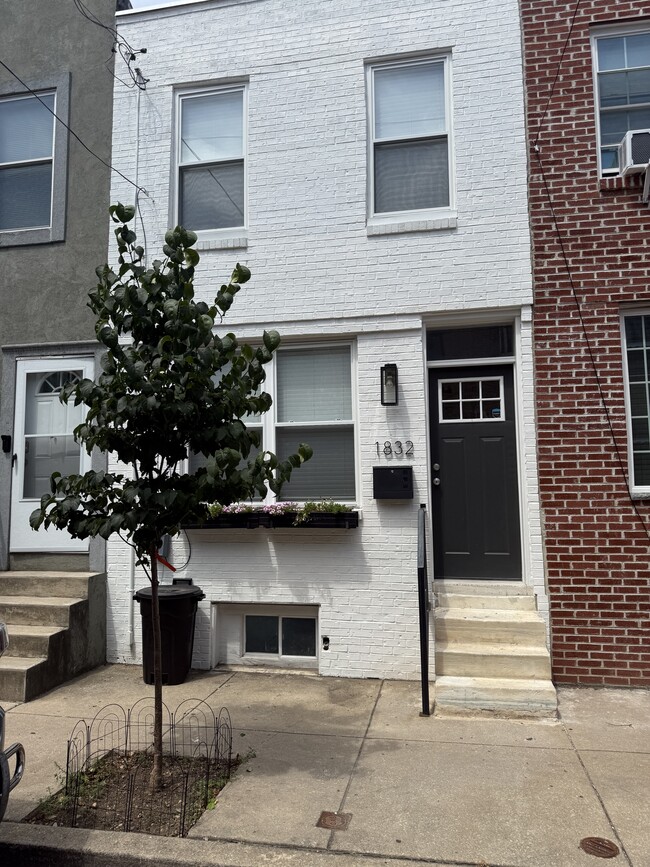 Building Photo - 1832 S Mole St